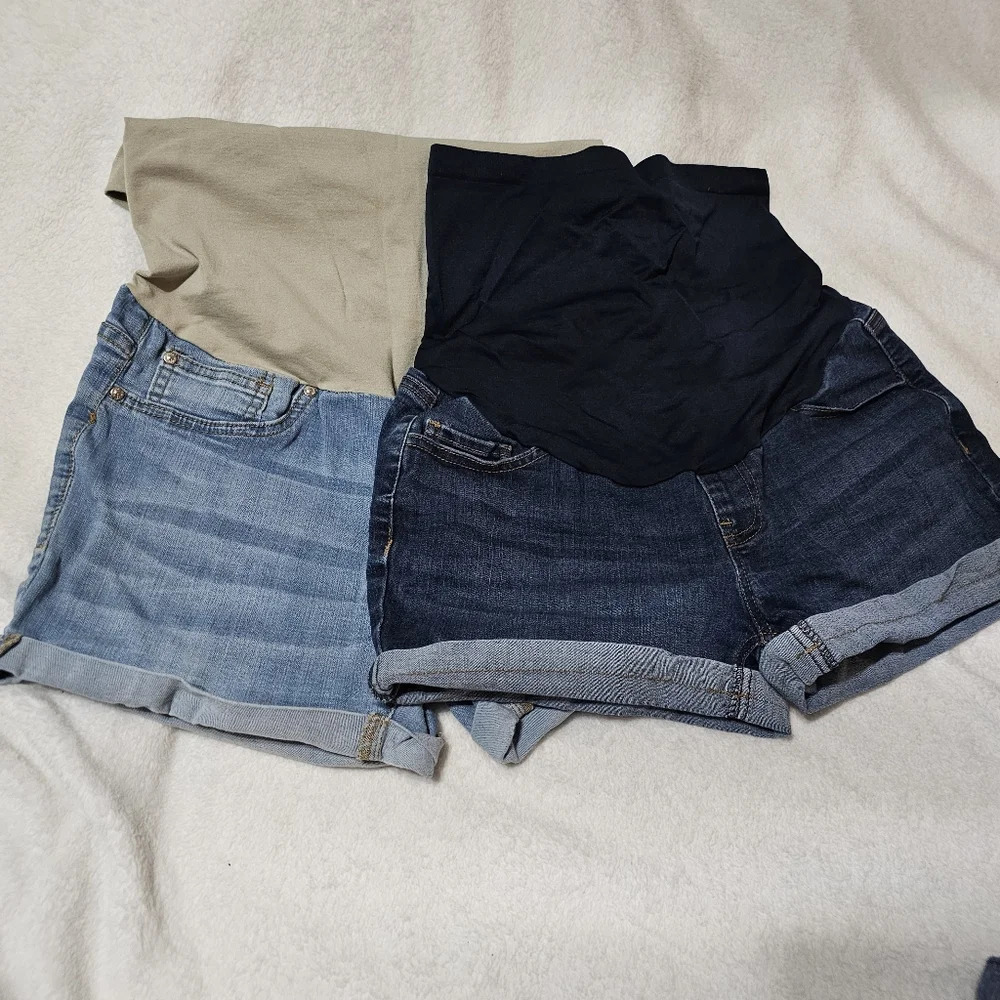 Maternity shorts size small